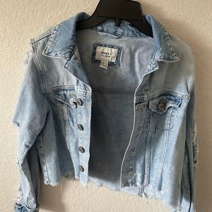 Forever 21 Cropped Ripped Jean Jacket
Size: XS
#forever21
#jeanjacket
#cropped